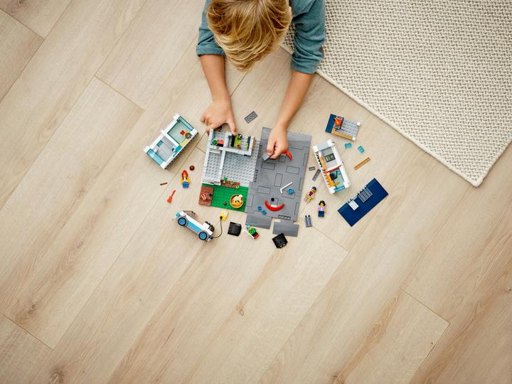 Actual product image LEGO Modern family house (60291, LEGO City)