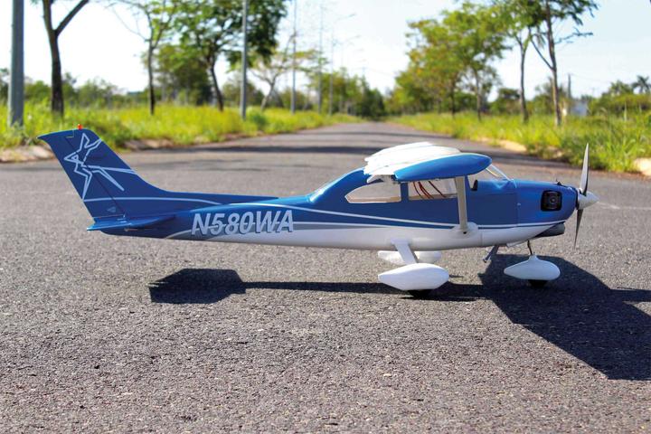 Actual product image Seagull Models SG-Models ) Cessna 182 Turbo Skyline ARF 1,75m 69" 40-46 blue/white (Scale Helicopter)