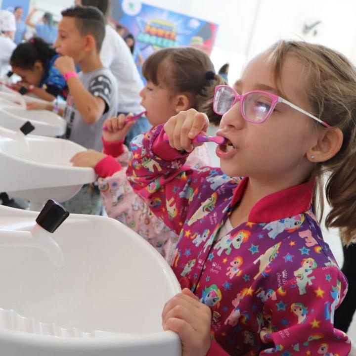 Produktbild Edel + White Kinderzahnbürste Ultrasoft (Extra weich, 1 x)