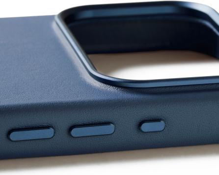 Actual product image Mujjo Leather Case - etui skórzane do iPhone 17 Pro kompatybilne z MagSafe (monaco blue) (Apple iPhone 17 Pro)