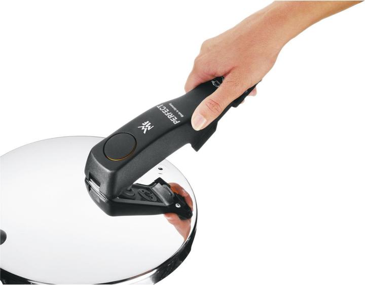 Produktbild WMF Dampfkochtopf Schnellkochtopf 2,5l Perfect Induktion Edelstahl 18/10 (18 cm, Dampfkochtopf, Edelstahl)