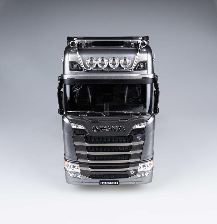 Image du produit Amewi Scania 770 S Zugmaschine 6x4 1:18 RTR silber (RTR Prêt à fonctionner)