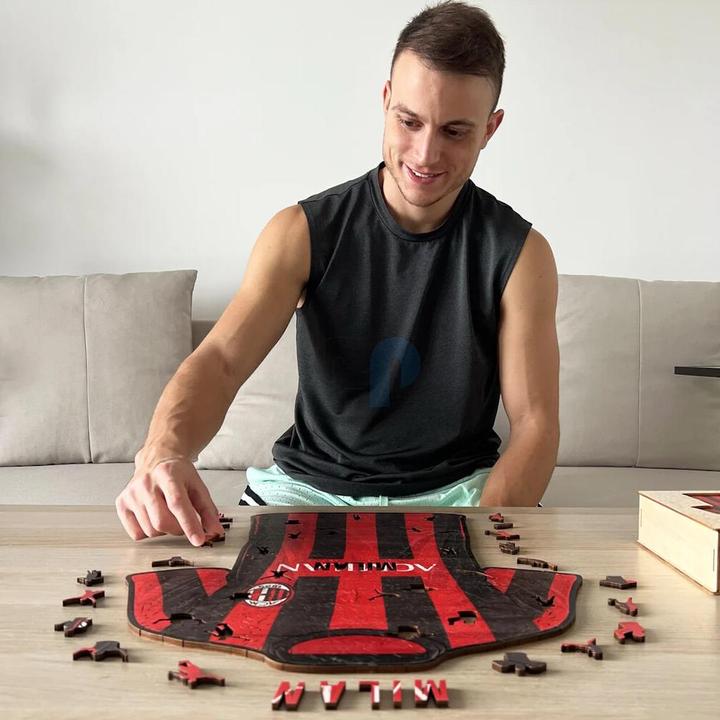 Actual product image Iconic AC Milan - Jersey - Wooden Puzzle Size M (270 pieces) (270 pieces)