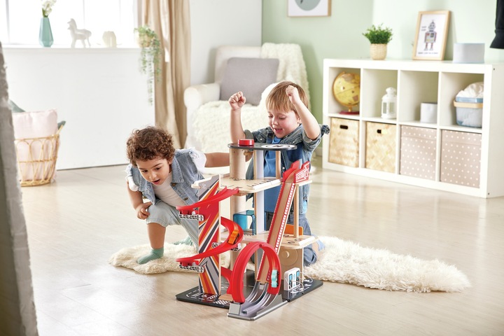 Produktbild Hape Stunt-Fahrbahn mit Ladestation