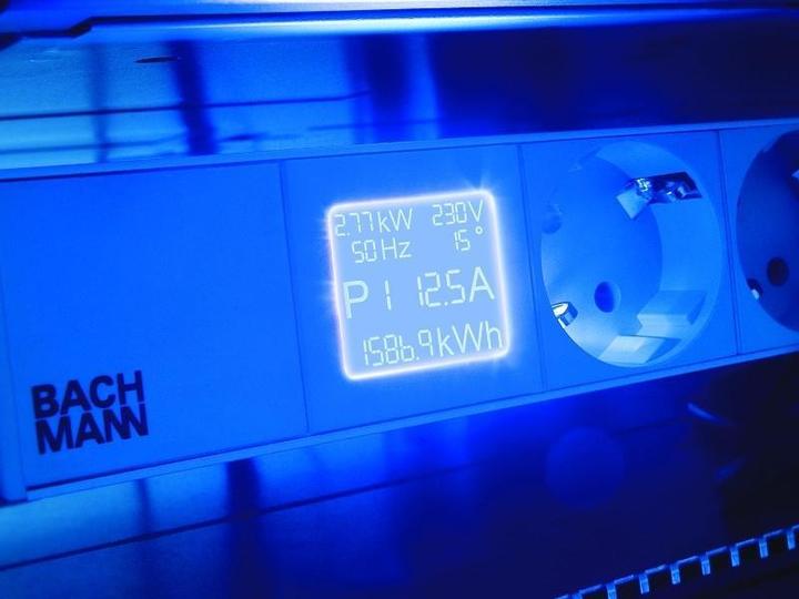 Produktbild Bachmann Bach 19" PDU im HE 8-fach IEC320 C13 2m Monitored TCP/IP