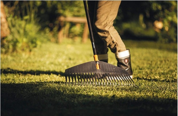Produktbild Fiskars Laubbesen Solid
