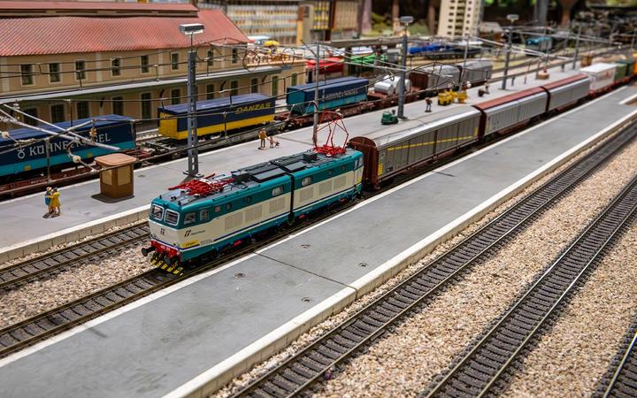 Actual product image Rivarossi FS electric locomotive E.655 2nd series XMPR Ep. V-VI