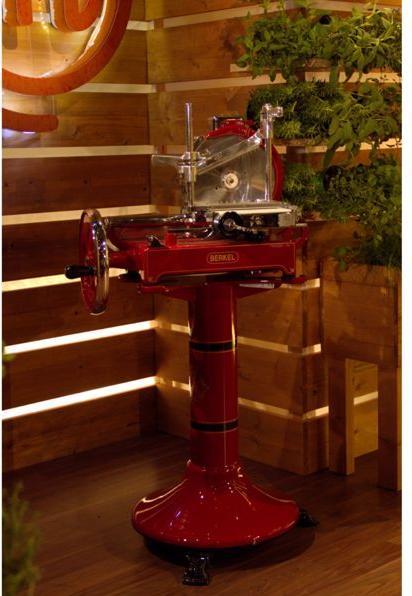 Actual product image Berkel Volano P15 red/gold slicer
