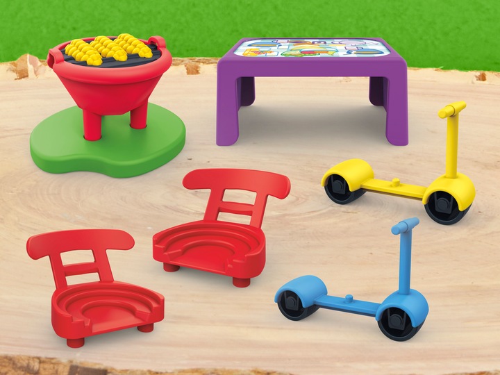 Actual product image Hasbro Peppa's Caravan