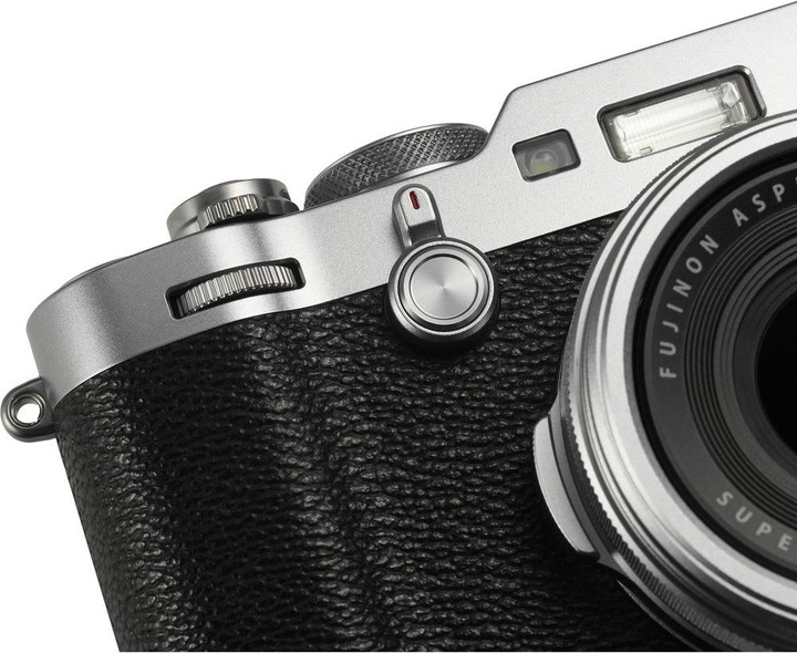 Actual product image Fujifilm X100f (35 mm, 24.30 Mpx, APS-C / DX)