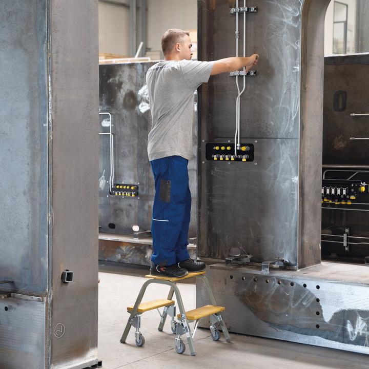 Produktbild Munk Stahl-Holz-Tritt mit Lenkrollen 2x3 Stufen (Gerüst, 82 cm)