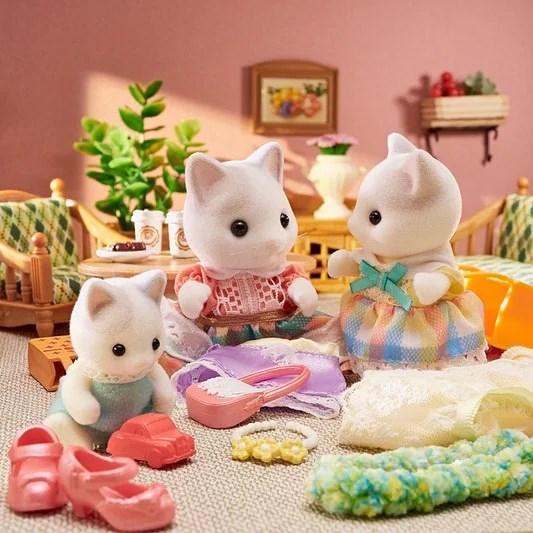Actual product image Sylvanian Families Milk cat family