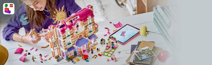 Produktbild LEGO Das Grandhotel von Heartlake City (42704, LEGO Friends)