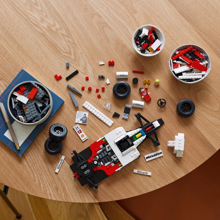 Actual product image LEGO McLaren MP4/4 & Ayrton Senna (10330, LEGO Icons)