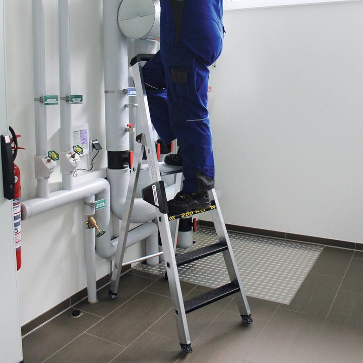 Produktbild Munk Stufen-Stehleiter 250 kg einseitig begehbar mit clip-step R13 4 Stufen (Stehleiter)
