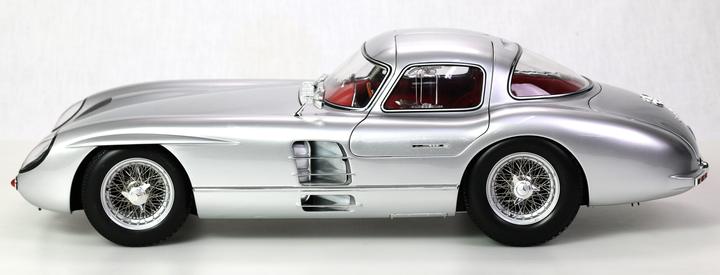 Actual product image Legrand MB 300 SLR Uhlenhaut Coupé kit 1:8 red version
