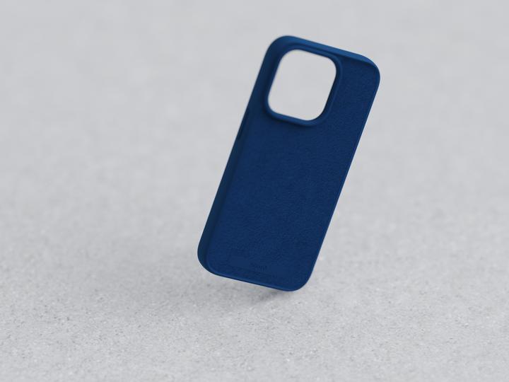 Image du produit Njord Étui rigide en daim MagSafe bleu marine (Apple iPhone 15 Pro)