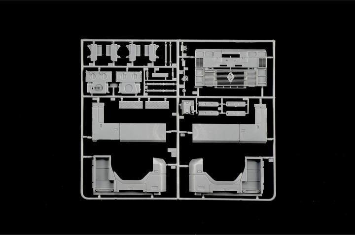 Actual product image Italeri 1:24 RENAULT AE500 Magnum