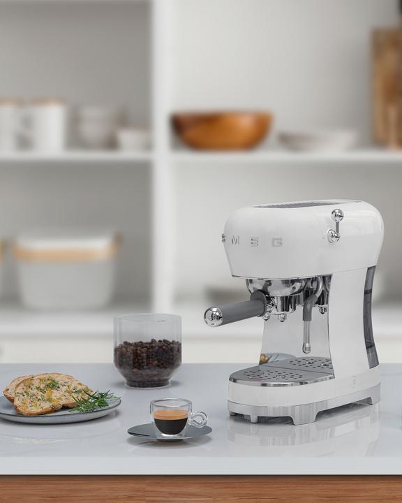 Actual product image Smeg ECF02WHEU