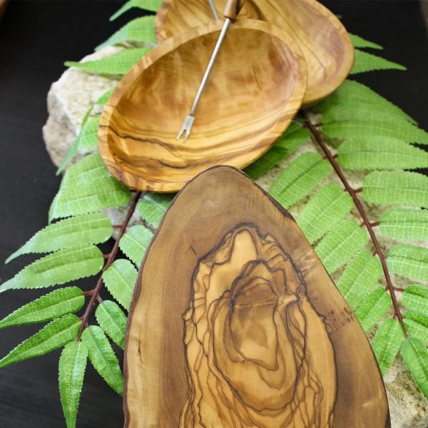 Produktbild Natura Punto Olivenholz-Set, 1 Schneidebrett 25cm, 2 ovale Schalen 10cm, 2 Gabeln