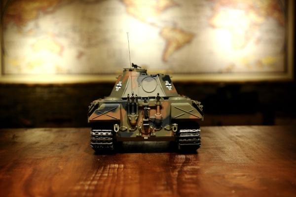 Actual product image Es-toys Heng Long RC Tank German Panther Gen.6