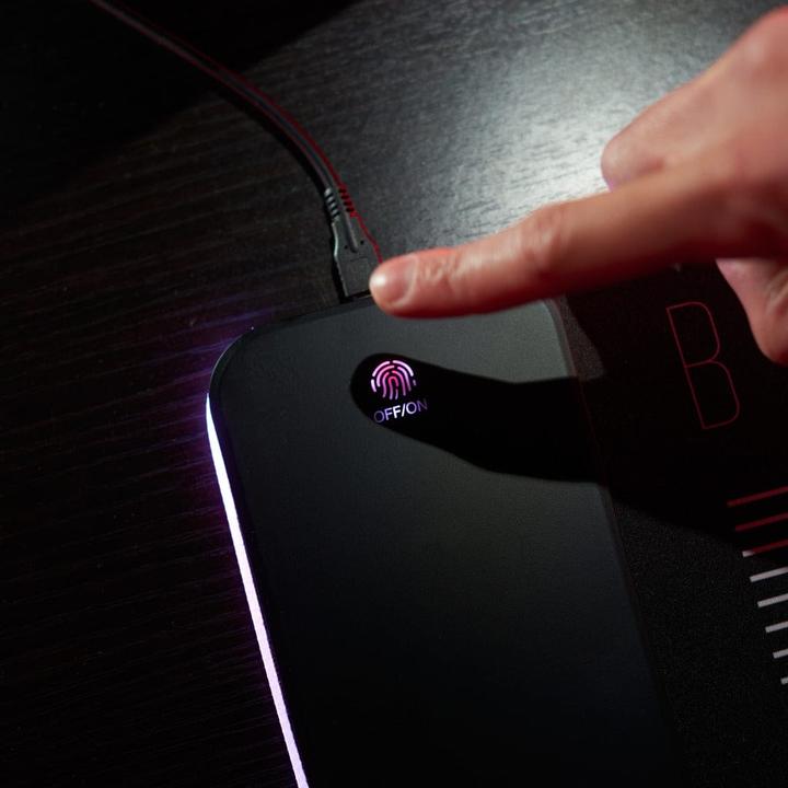 Produktbild Numskull Batman - Oversize Gaming Mat & Mobile Charger (XXL)