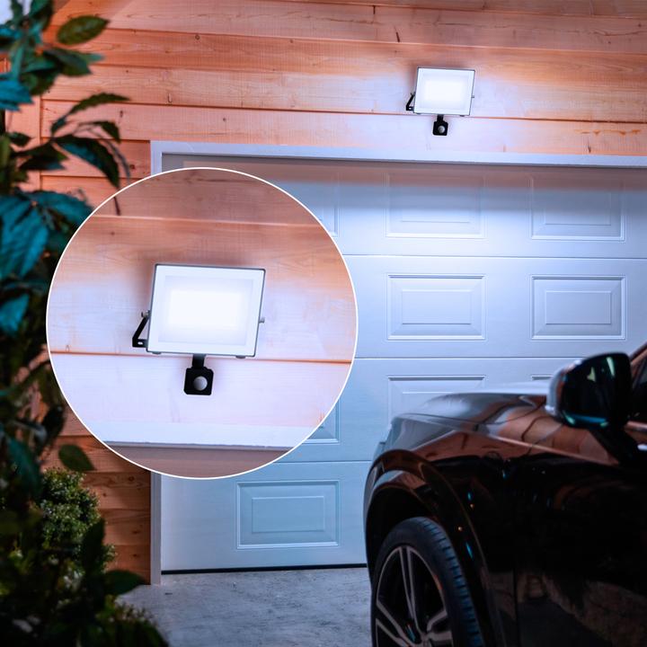 Produktbild Philips Outdoor Ultra-Efficient Flutlicht Lois (4500 lm, IP65)