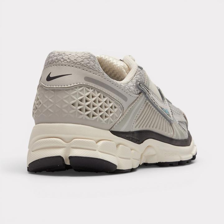 Image du produit Nike Zoom Vomero 5 Photon Dust Metallic Silver (Women's) (40)