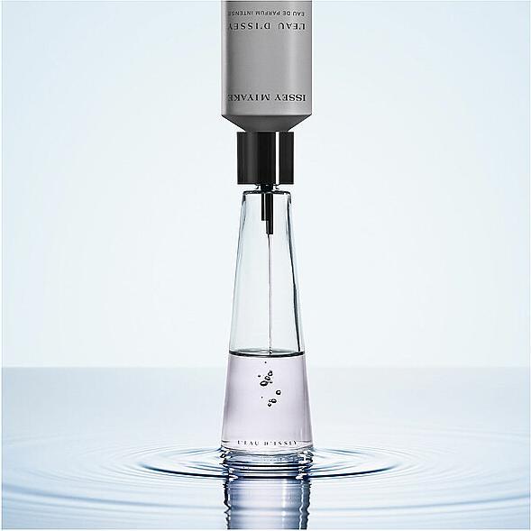 Actual product image Issey Miyake L'Eau D'Issey - Eau Parfum Intense (Eau de parfum, 50 ml)