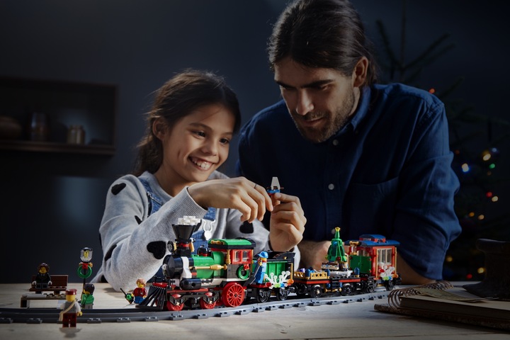 Actual product image LEGO Creator Festive Christmas Train (10254, LEGO Creator Expert)