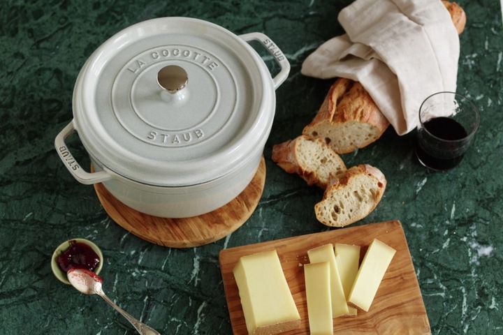 Actual product image Staub Round Cocotte (26 cm, Casserole + Stewpot, Cast iron)