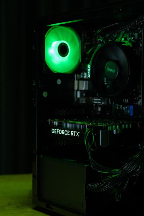 Image du produit Medion Recon E45 (AMD Ryzen 5 5500, 16 Go, 1000 Go, GeForce RTX 4060)
