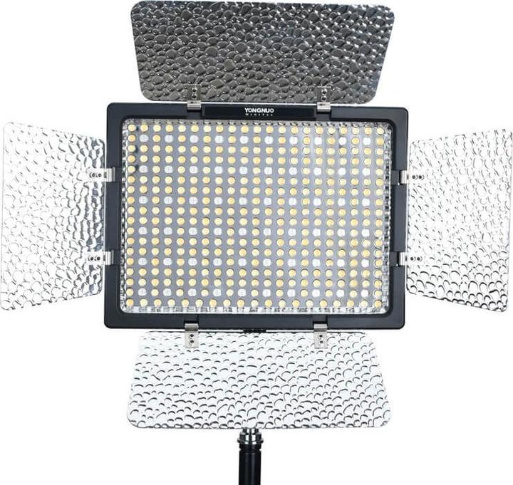 Actual product image Yongnuo Lampa LED YN300 IV - RGB, WB (3200 K - 5500 K) (Further permanent lights)