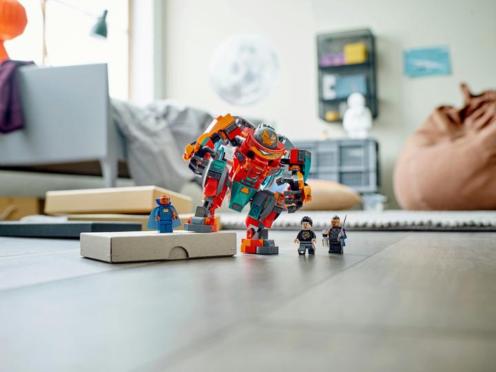 Actual product image LEGO Super Heroes 76194 Tony Stark's Sakaarian Iron Man (76194, LEGO Marvel)