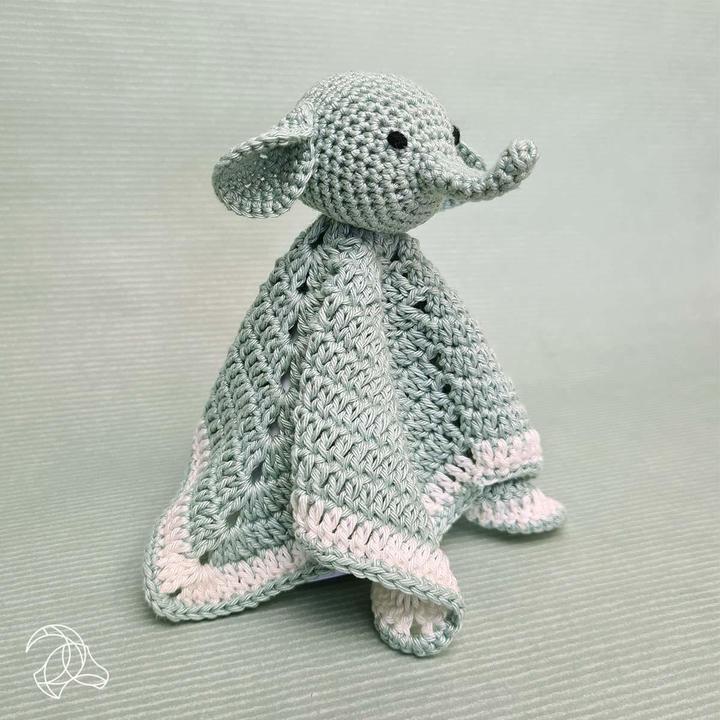Actual product image Hardicraft Cuddly Elephant - Crochet Set