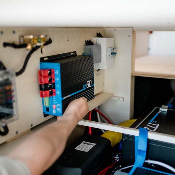 Ective USB 3.0 Einbaubuchse mit Spannungsanzeige 12/24V