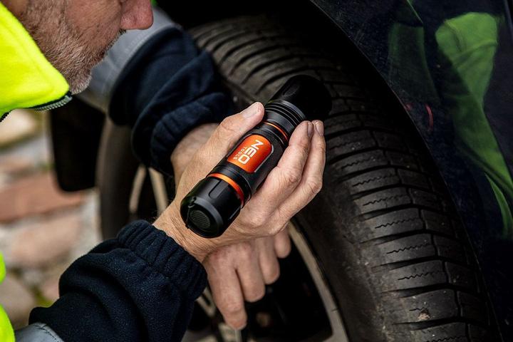 Actual product image Neo Flashlight Battery powered flashlight 6xAA 1500 lm CREE XHP50.2 LED (18.40 cm, 1500 lm)