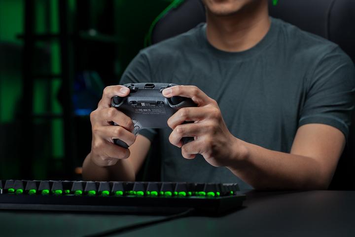 Actual product image Razer Wolverine V3 Pro (Windows)