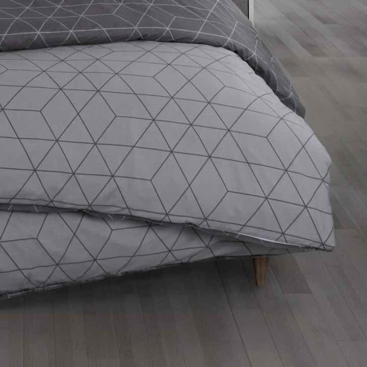 Actual product image Traumschlaf Geo (Bedding set, 135x200 cm + 80x80 cm)