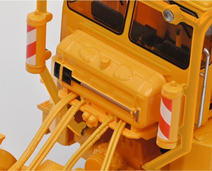 Produktbild Schuco Kirovets K700 m.Figuren 1:32