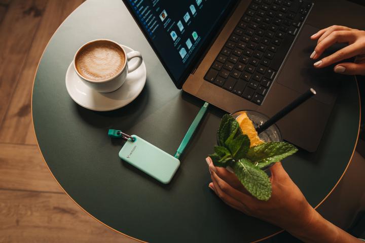 Produktbild Verbatim Pocket SSD 2TB Blue 2x Sleeves (2 TB)
