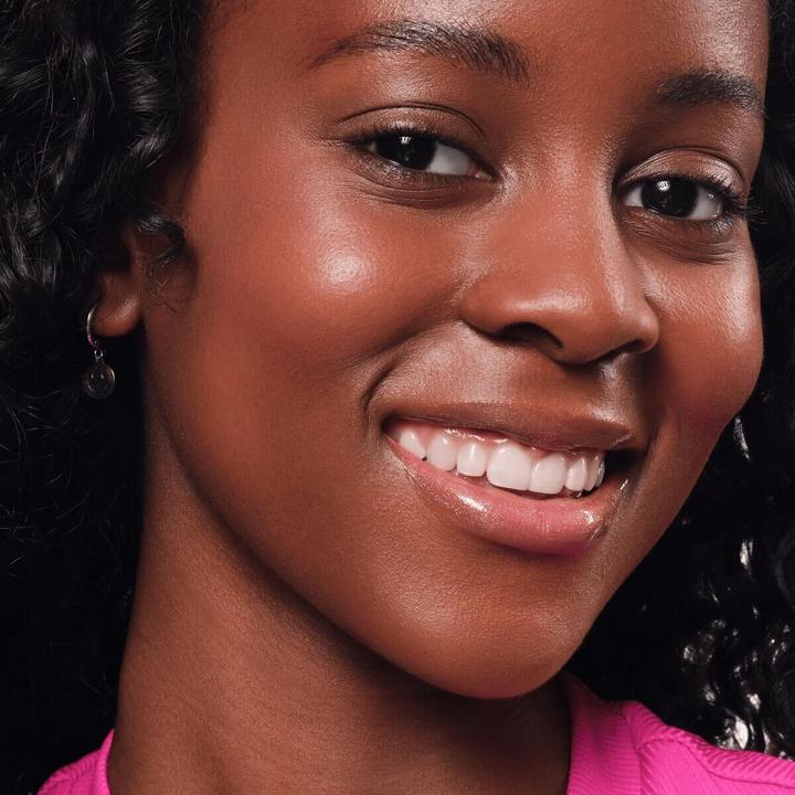 Immagine prodotto essence hydra kiss OLIO LABBRA (Scintillio di biscotti)