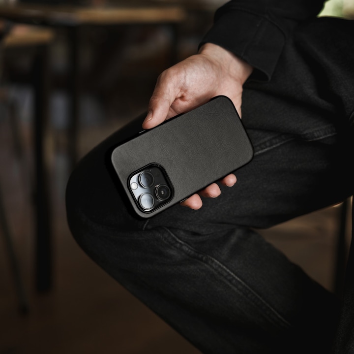 Actual product image Woodcessories Bio Leather Case (Apple iPhone 12, Apple iPhone 12 Pro)