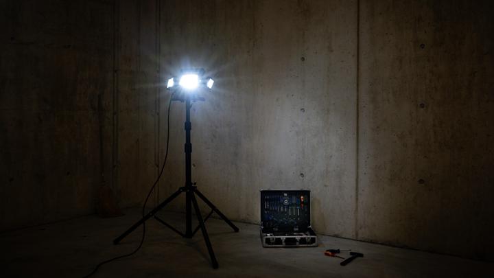 Produktbild Steffen WORKLIGHT LED Strahler AC 40W + DC 2*5W mit Standfuss (6500 lm)