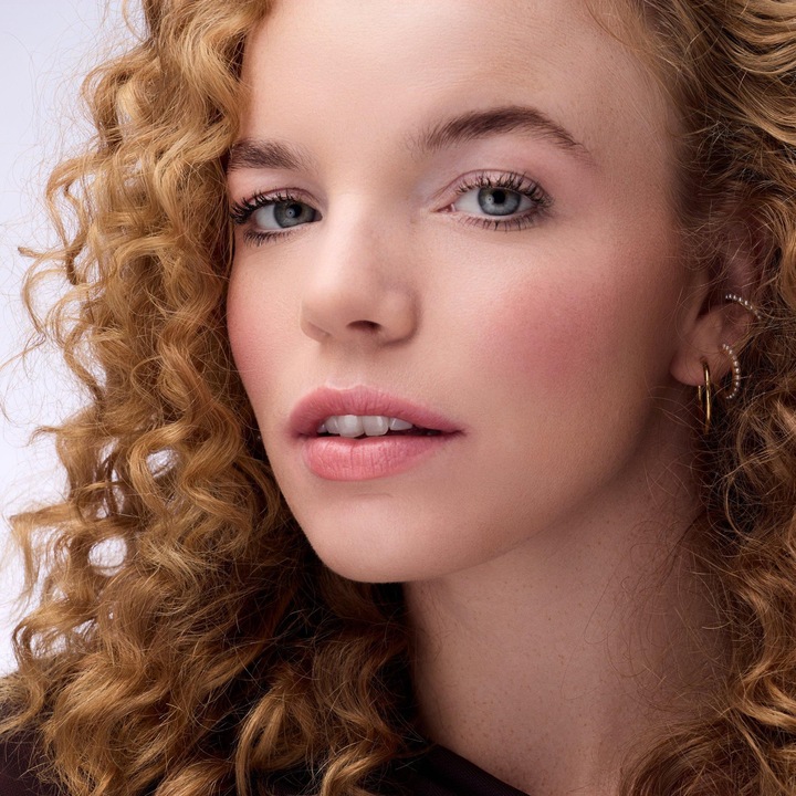 Actual product image Catrice Rouge Blushin' Charm Multi Stick 020 Coral Cutie (020 Coral Cutie)
