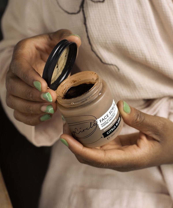 Immagine prodotto UpCircle Peeling per pelli normali e secche Scrub viso al caffè Citrusend 100 ml (Esfoliazione, 100 ml)