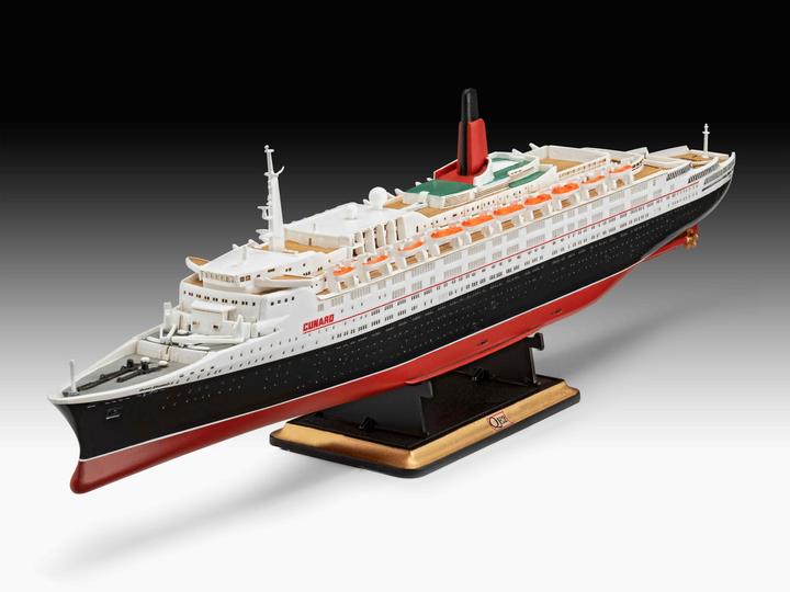 Actual product image Revell Model Set Queen Elizabeth II