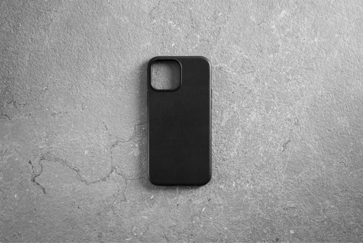 Actual product image Nomad Back Cover Modern Leather iPhone 14 Plus Black (Apple iPhone 14 Plus)