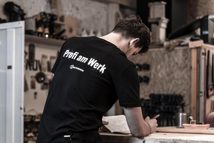 Actual product image Contorion T-Shirt schwarz "Profi am Werk" S (S)