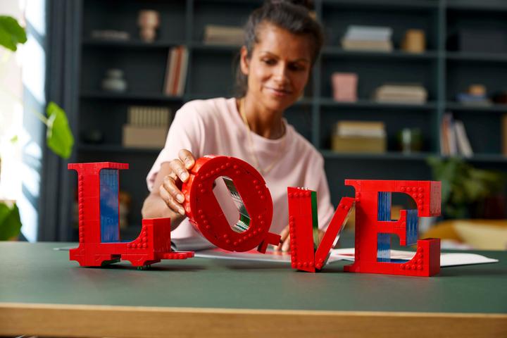 Actual product image LEGO Love (31214, LEGO Art)